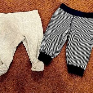 Bundle of 2 Pairs of Boys Pants with Feet and without Feet Size 3-6 months